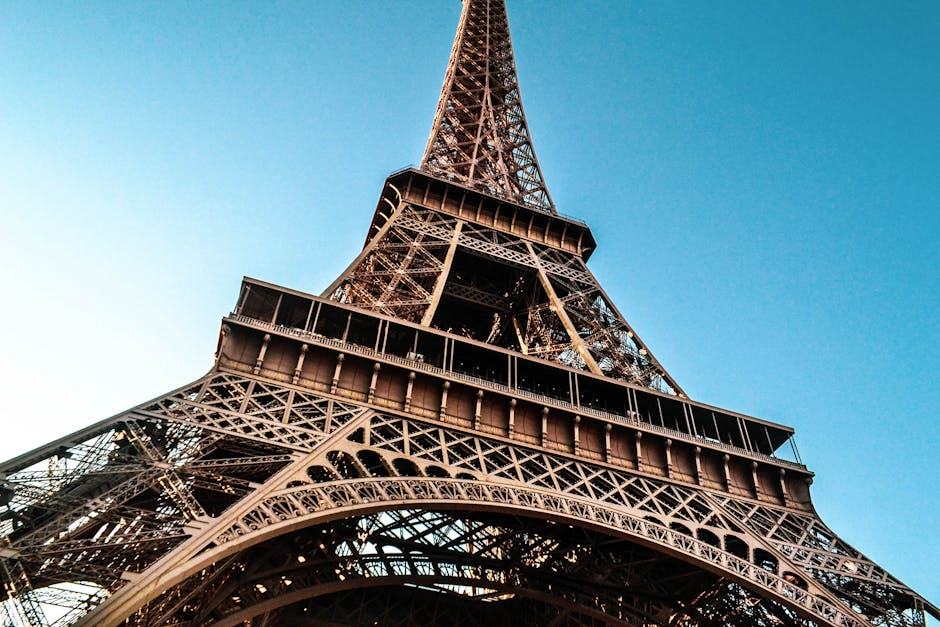 Photographe EVJF Paris Tour Eiffel — shooting groupe et mariage