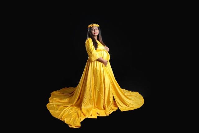 Photo grossesse couple studio : shooting photo professionnel Photo grossesse couple studio : shooting photo professionnel